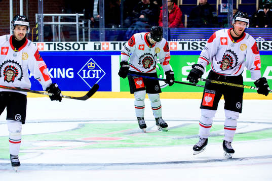 Players of Frölunda looks dejected