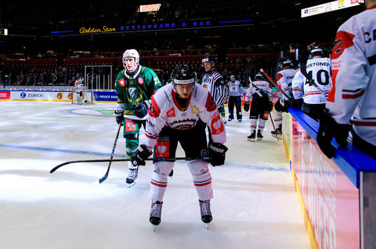 Per Åslund of Färjestad celebrates