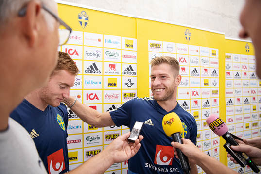 Dejan Kulusevski and Riccardo Gagliolo of the Swedish