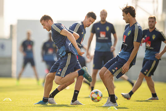 Dejan Kulusevski, Mikael Lustig and Albin Ekdal of the