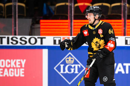 Jonathan Pudas of Skellefteå celebrates