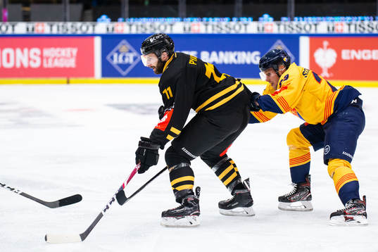 Tom Pyatt of Skellefteå and Sebastian Strandberg of