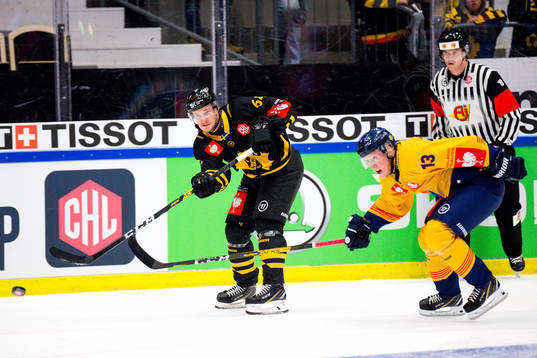 Jonathan Pudas of Skellefteå and Kalle Östman  of