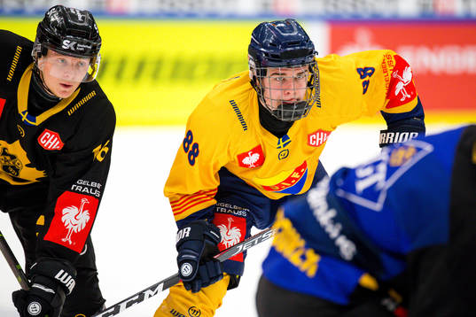 Linus Lindström of Skellefteå and Alexander Holtz  of