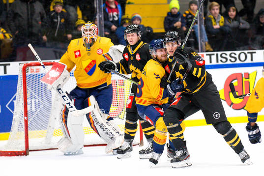 Joakim Lindström of Skellefteå and Linus Hultström of