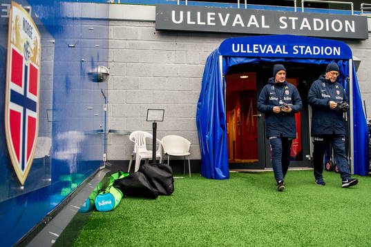 Per Joar Hansen, assistant coach, and Lars Lagerbäck, head