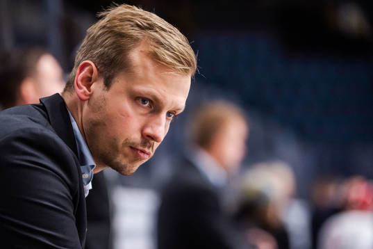s assisterande tränare Emil Alengård