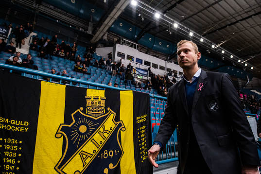 s assisterande tränare Emil Alengård