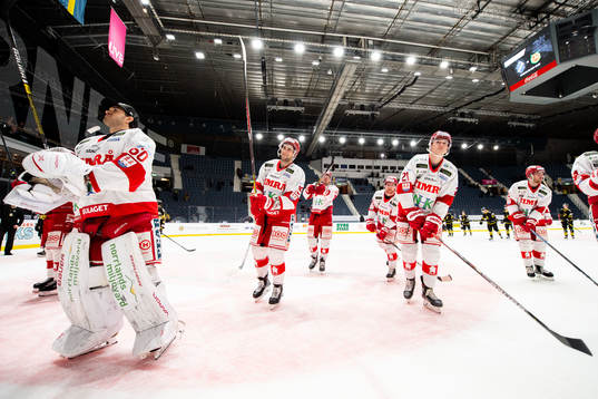 Timrås målvakt Adam Ohre och Sebastian Kaijser jublar