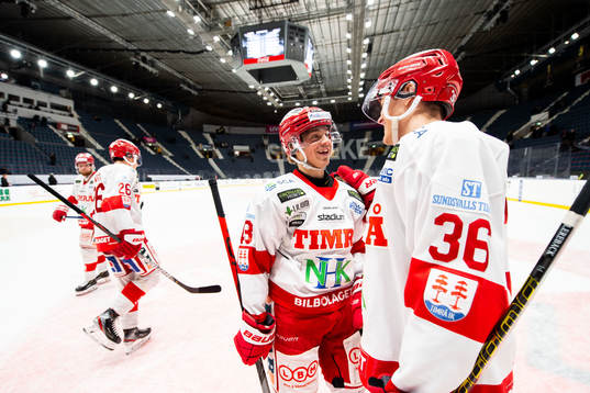Timrås Léon Lerebäck och Gustav Nielsen jublar