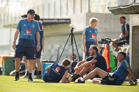 Head coach Janne Andersson and Andreas Granqvist of the