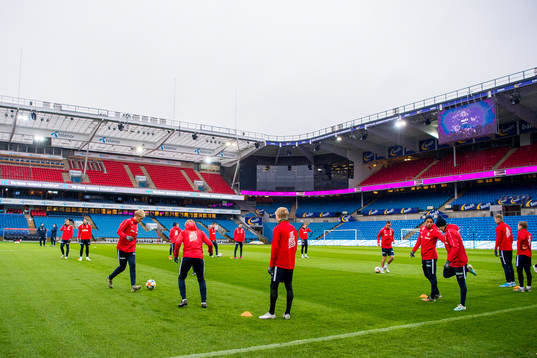 Morten Thorsby and players of Norway