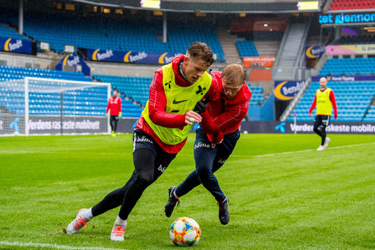 Goalkeeper Ørjan Nyland and Mats Møller Dæhli of Norway