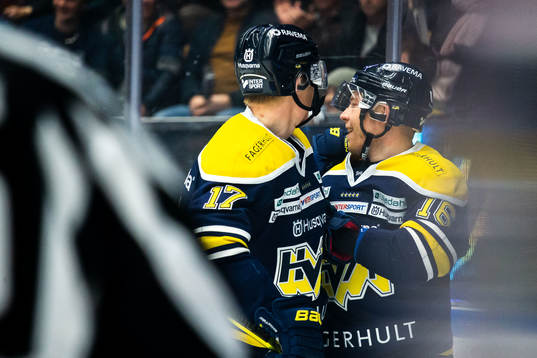 s Emil Johansson och Filip Sandberg jublar