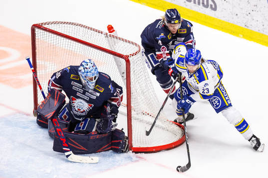 Leksands André Hult mot Linköpings målvakt Jonas