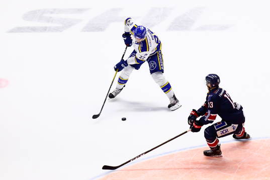 Leksands Marek Hrivik och Linköpings Andrew Gordon