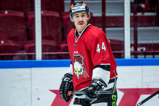 Malmö Redhawks Jesper Jensen Aabo värmer upp iklädd en