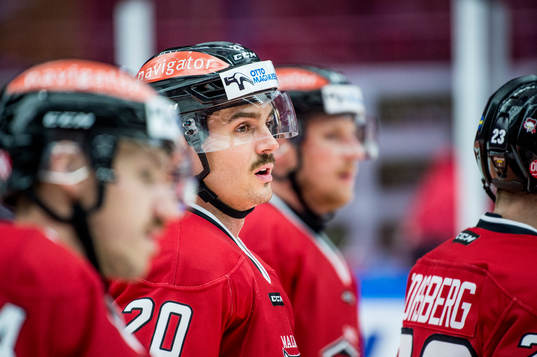 Malmö Redhawks Henrik Hetta värmer upp iklädd en