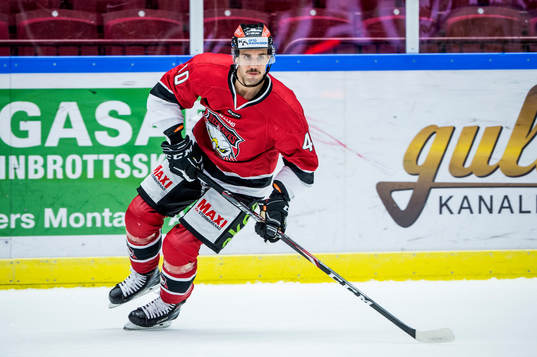 Malmö Redhawks Jesper Jensen värmer upp iklädd en