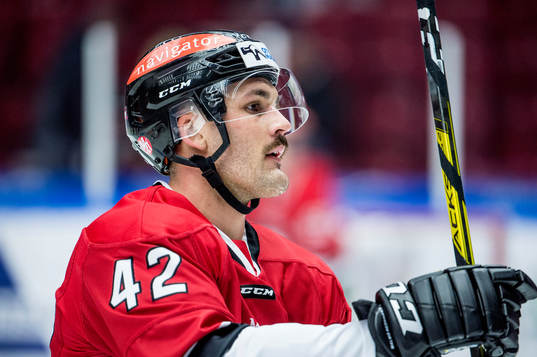 Malmö Redhawks Niklas Arell värmer upp iklädd en