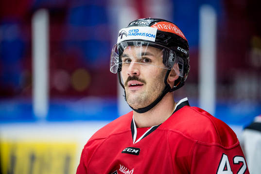 Malmö Redhawks Niklas Arell värmer upp iklädd en