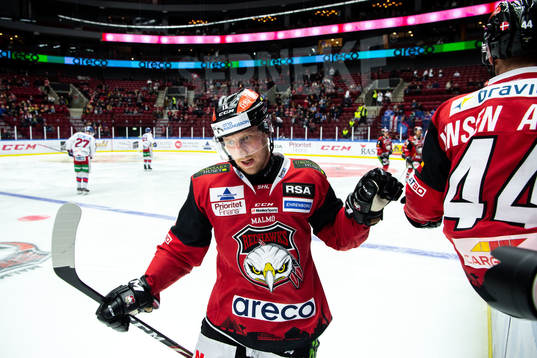 Malmö Redhawks Max Görtz jublar