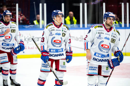 Oskarshamns Filiph Engsund deppar med lagkamrater