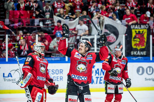 Malmö Redhawks Jesper Jensen Aabo jublar