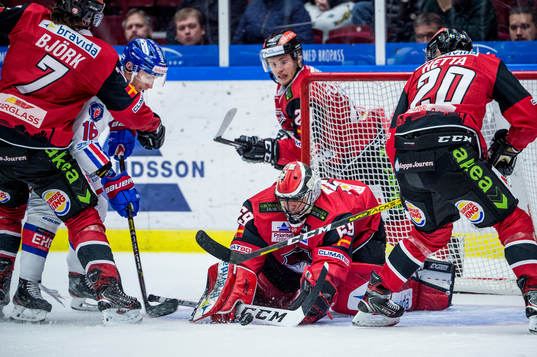 Oskarshamns Arsi Piispanen mot Malmö Redhawks Marcus
