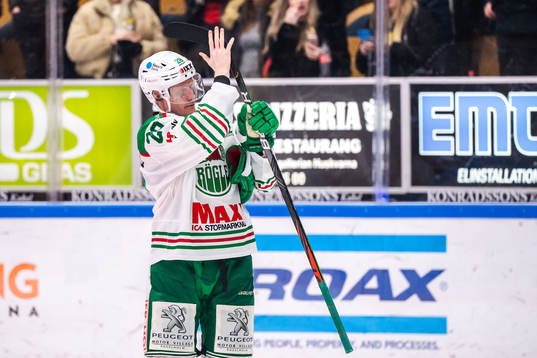 Rögles Anton Bengtsson tackar publiken