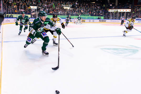 Färjestads Michael Lindqvist och Brynäs Linus Ölund