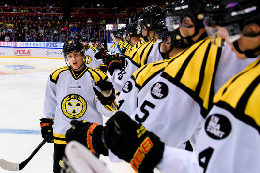 Brynäs Daniel Mannberg jublar
