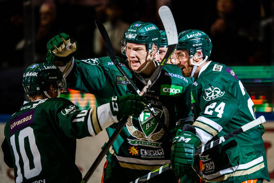 Färjestads Gustav Rydahl jublar med lagkamrater