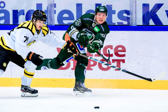Brynäs Daniel Mannberg och Färjestads Gustav Rydahl