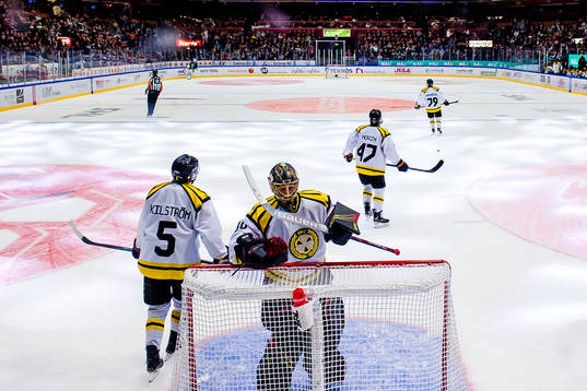 Brynäs målvakt Joacim Eriksson deppar