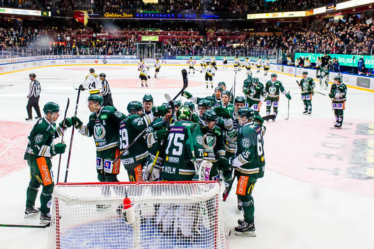 Färjestads spelare jublar