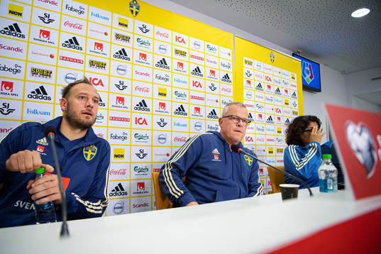 Andreas Granqvist and head coach Janne Andersson of the