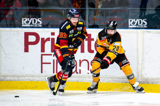 Djurgårdens Linus Hultström och Luleås Jack Connolly