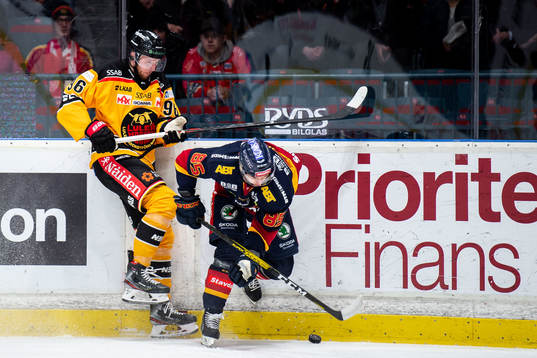 Luleås Robin Kovacs och Djurgårdens Michael Haga