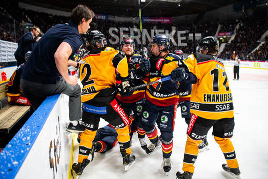 Luleås Oscar Engsund i bråk med Djurgårdens spelare
