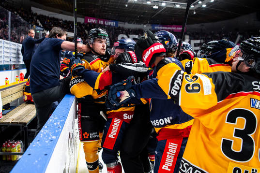 Luleås Oscar Engsund i bråk med Djurgårdens spelare