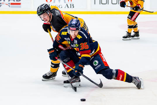 Luleås Jonas Berglund och Djurgårdens Rasmus Kahilainen