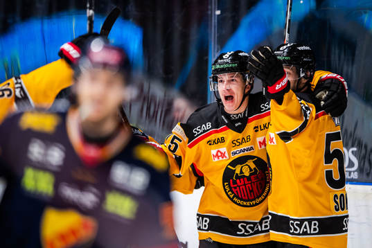 Luleås Arttu Ilomäki jublar