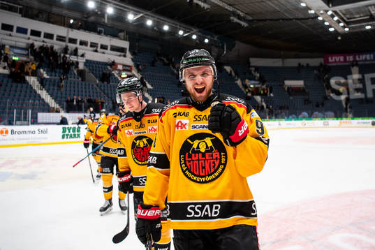 Luleås Robin Kovacs jublar