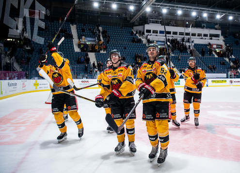 Luleås Isac Brännström och Karl Fabricius jublar