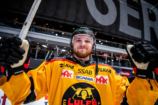 Luleås Robin Kovacs jublar
