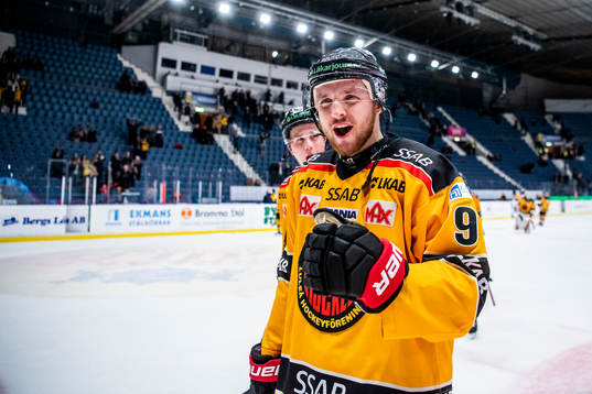 Luleås Robin Kovacs jublar