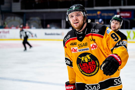 Luleås Robin Kovacs jublar