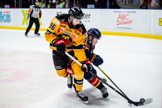 Luleås Robin Kovacs och Djurgårdens Tom Nilsson