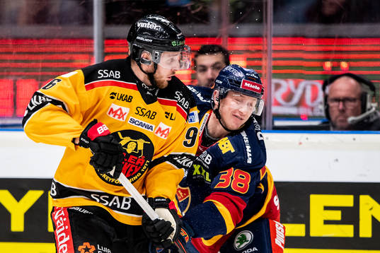 Luleås Robin Kovacs och Djurgårdens Olle Alsing